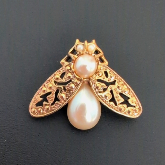 Jewelry - Elegant Vintage 1928 Gold and Pearl Bee ‎ Brooch